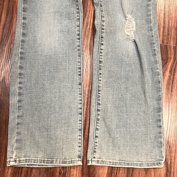 NWOT Levi’s Mid Rise Distressed Classic Boot - Picture 6 of 11